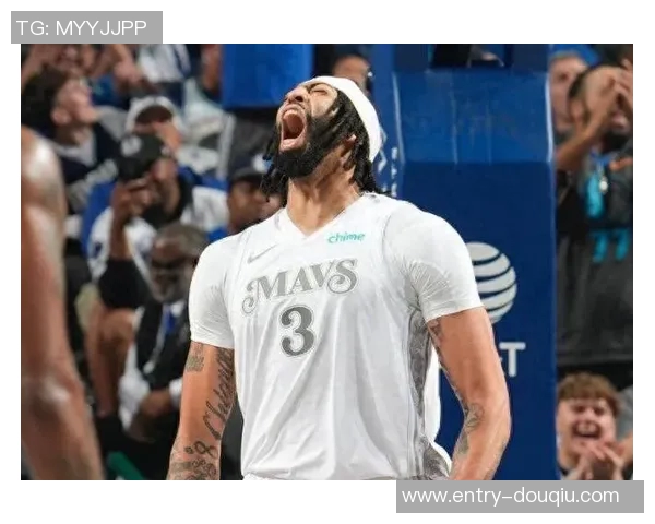 浓眉带病坚持比赛期间两次呕吐全力以赴助球队争胜 浓眉带病坚持比赛期间两次呕吐全力以赴助球队争胜